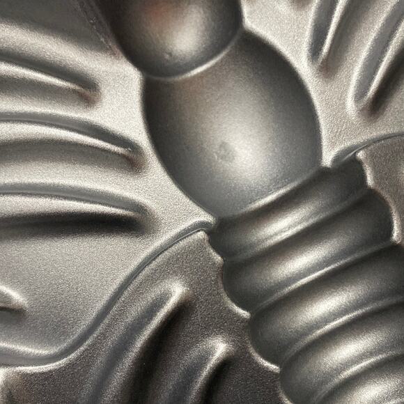 Nordic Ware Butterfly Cake Pan 9 Cup Cast Aluminum Mold Non Stick Bakeware, USA - Picture 2 of 12